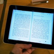 Mit dem iPad Bücher lesen ist bequem und spart Platz
