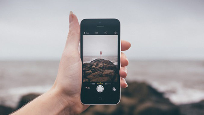 cellphone-1082246_640