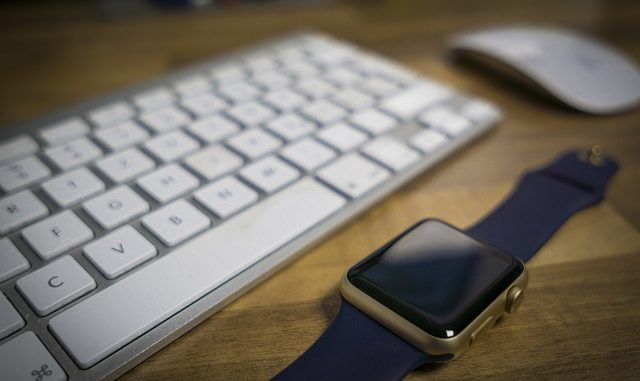 apple-2413403_640